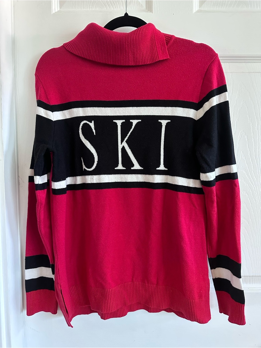 Ski Logo Turtleneck Sweater - Red and Black